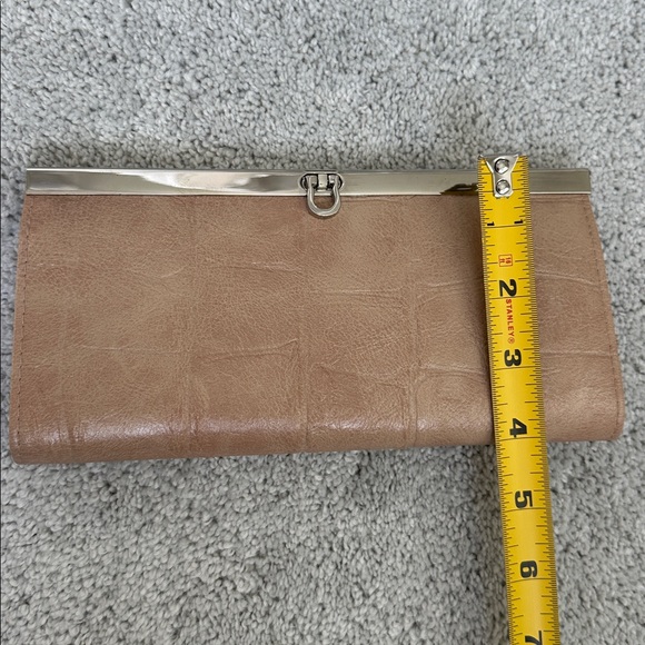 Elegant Tan Clutch - Picture 7 of 9